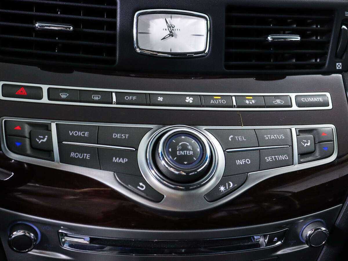 Infiniti Q70 с пробегом — 2014 год. Фото: #12