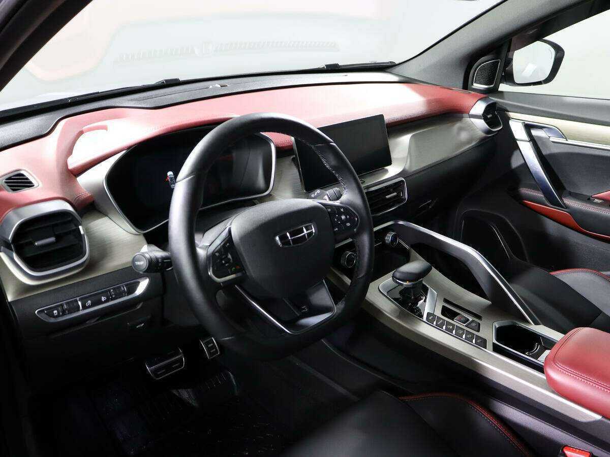 Geely Coolray с пробегом — 2023 год. Фото: #13