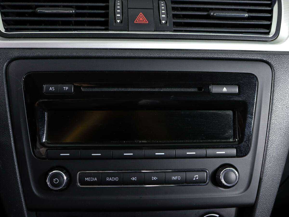 Skoda Rapid с пробегом — 2014 год. Фото: #18