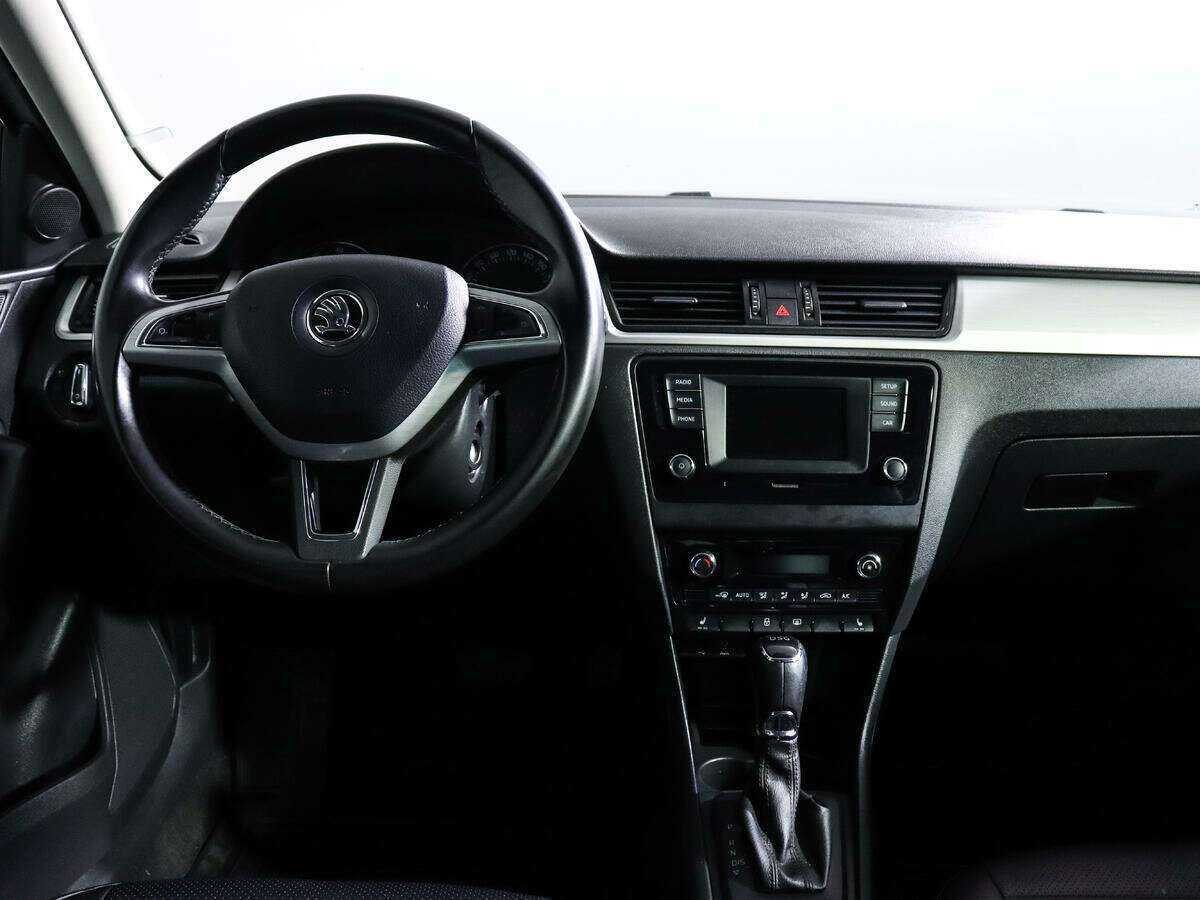 Skoda Rapid с пробегом — 2016 год. Фото: #10