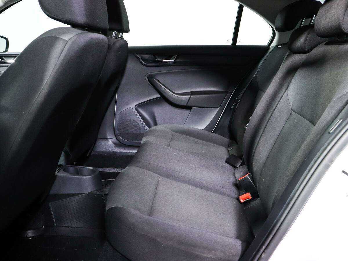 Skoda Rapid с пробегом — 2018 год. Фото: #8