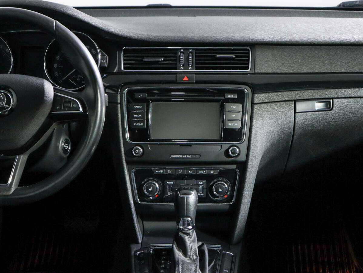 Skoda Superb с пробегом — 2013 год. Фото: #12
