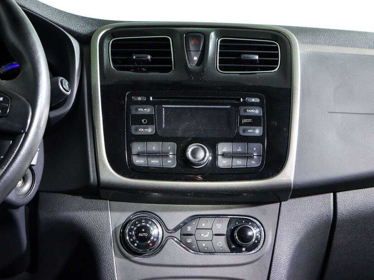 Renault Sandero с пробегом — 2016 год. Фото: #10