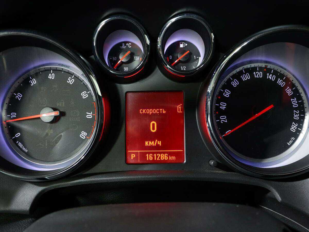 Opel Astra с пробегом — 2012 год. Фото: #10