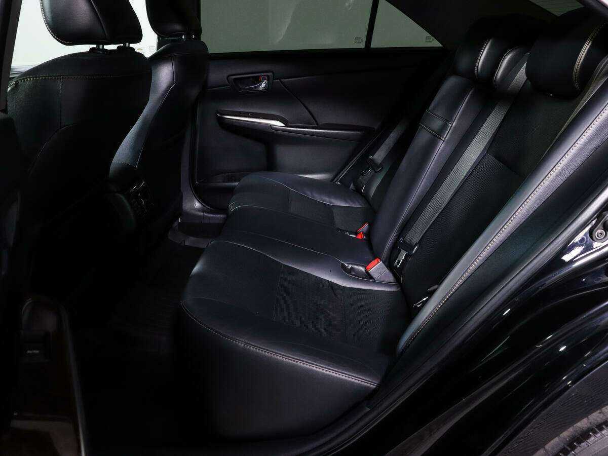 Toyota Camry с пробегом — 2017 год. Фото: #7