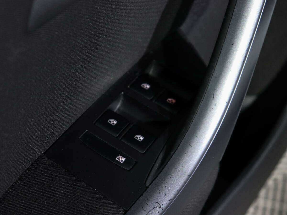 Opel Astra с пробегом — 2012 год. Фото: #13