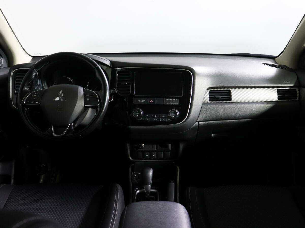 Mitsubishi Outlander с пробегом — 2018 год. Фото: #9