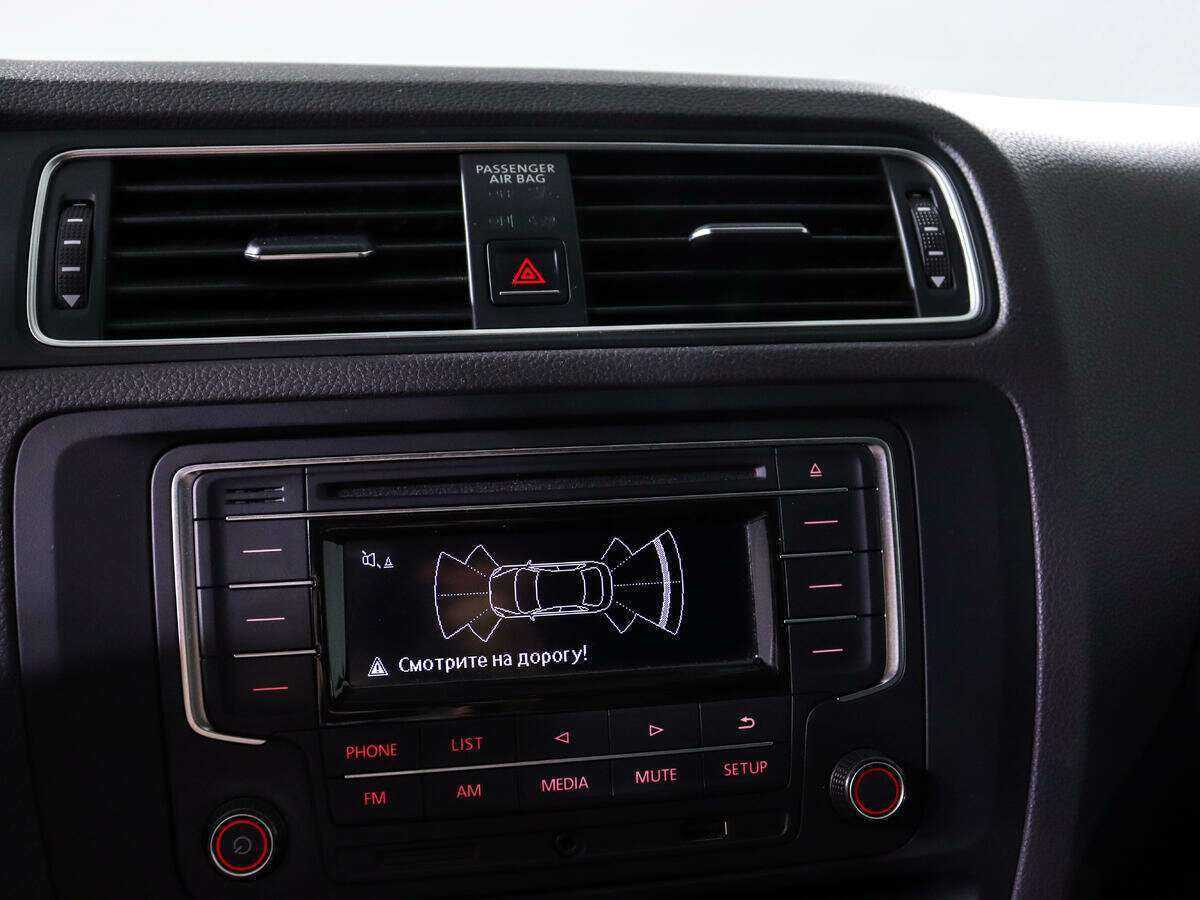 Volkswagen Jetta с пробегом — 2016 год. Фото: #13