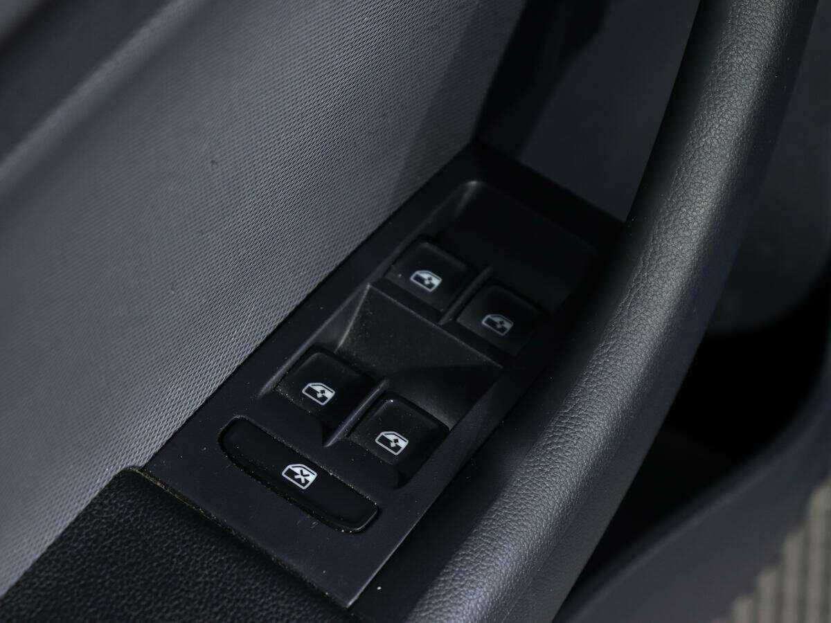 Skoda Rapid с пробегом — 2017 год. Фото: #13