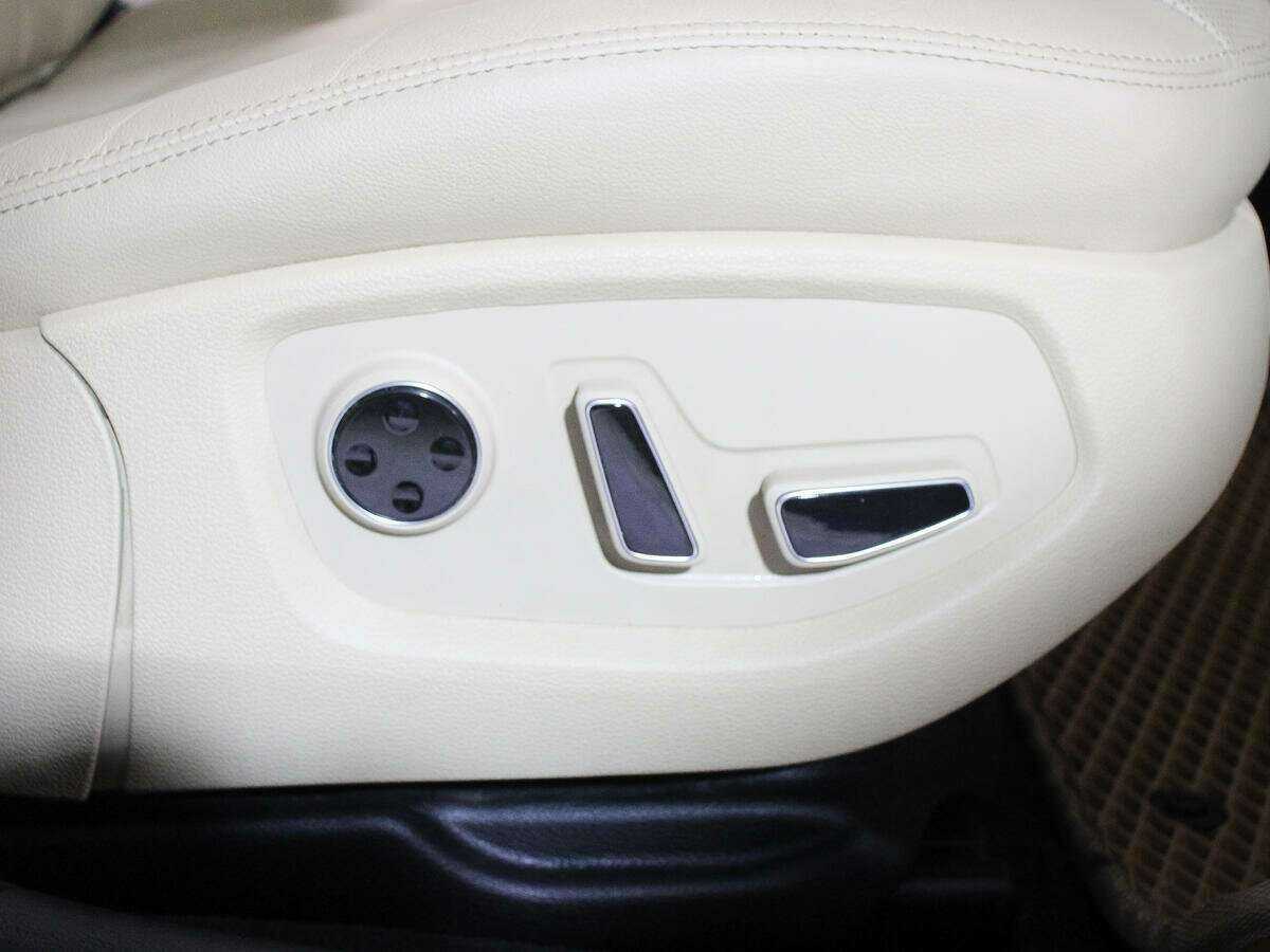 Hyundai Genesis с пробегом — 2015 год. Фото: #12