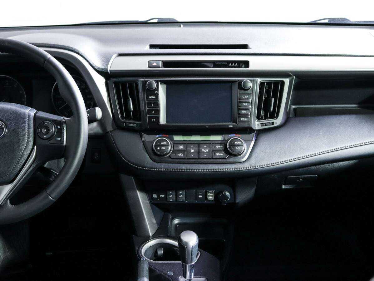 Toyota RAV4 с пробегом — 2017 год. Фото: #11