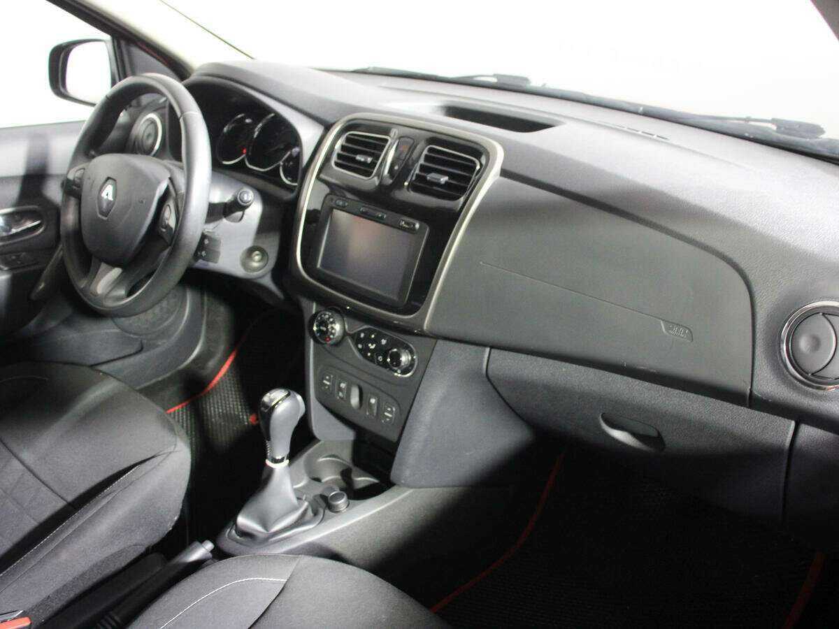 Renault Sandero с пробегом — 2015 год. Фото: #6