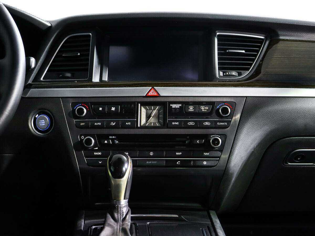 Hyundai Genesis с пробегом — 2014 год. Фото: #11