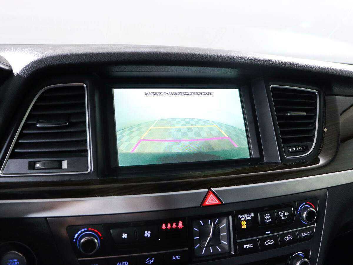 Hyundai Genesis с пробегом — 2014 год. Фото: #16