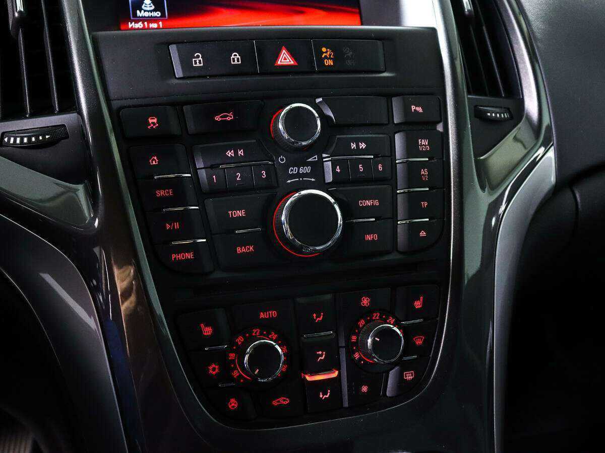 Opel Astra с пробегом — 2014 год. Фото: #12