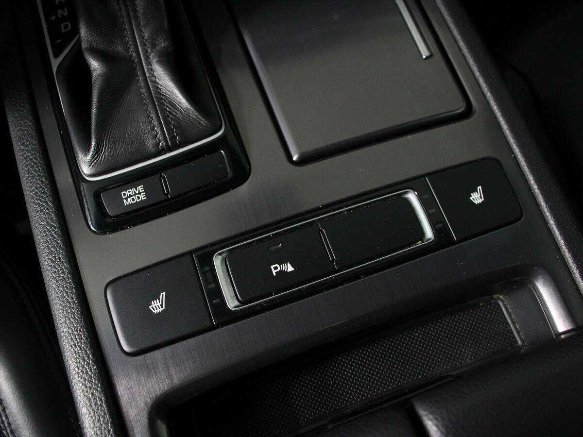 Hyundai Genesis с пробегом — 2014 год. Фото: #21