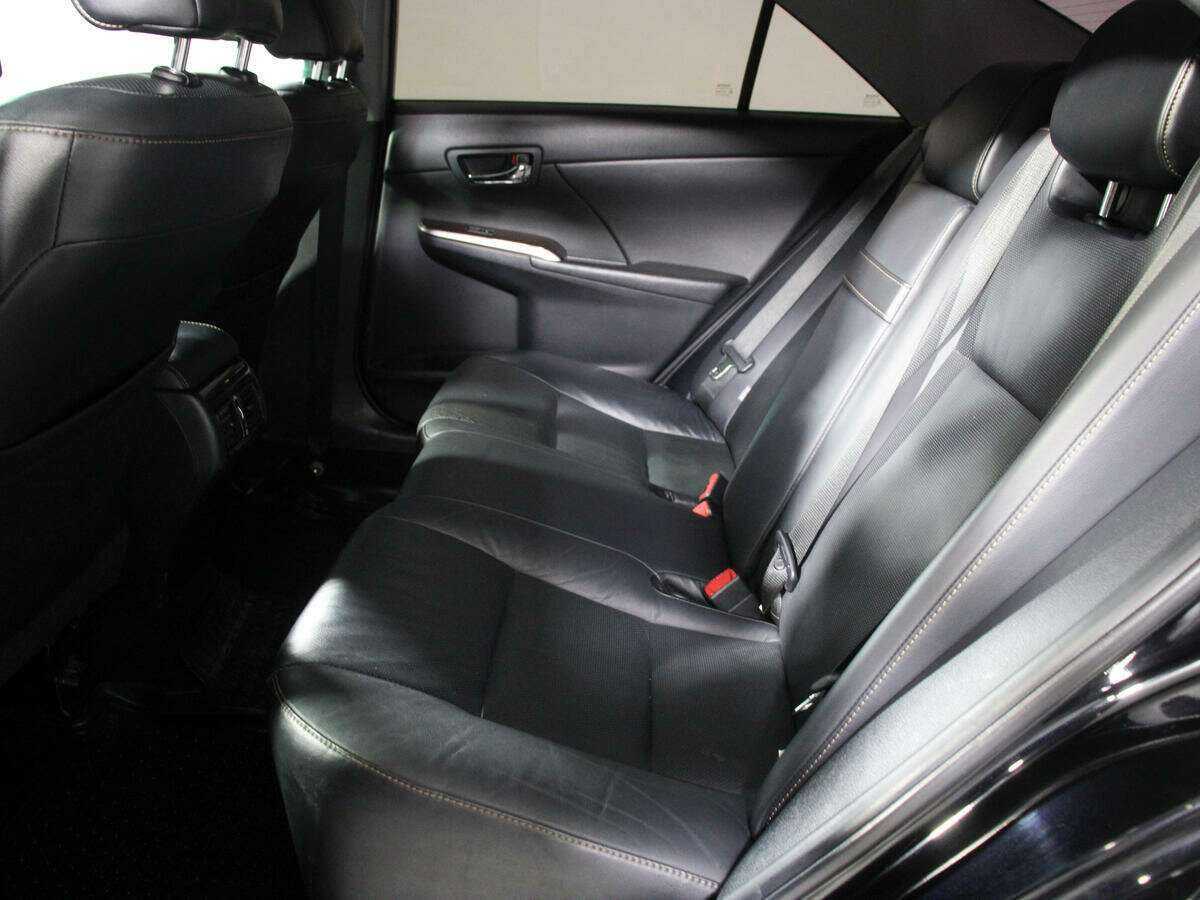 Toyota Camry с пробегом — 2018 год. Фото: #9