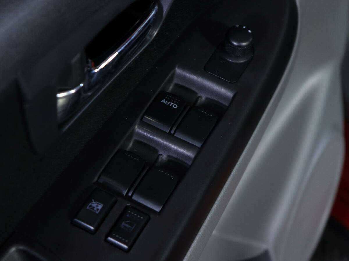 Suzuki SX4 с пробегом — 2013 год. Фото: #12