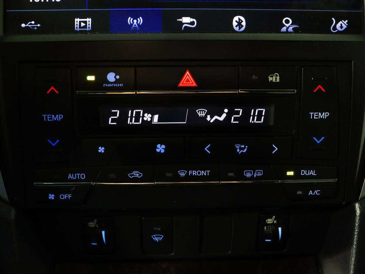 Toyota Camry с пробегом — 2017 год. Фото: #17