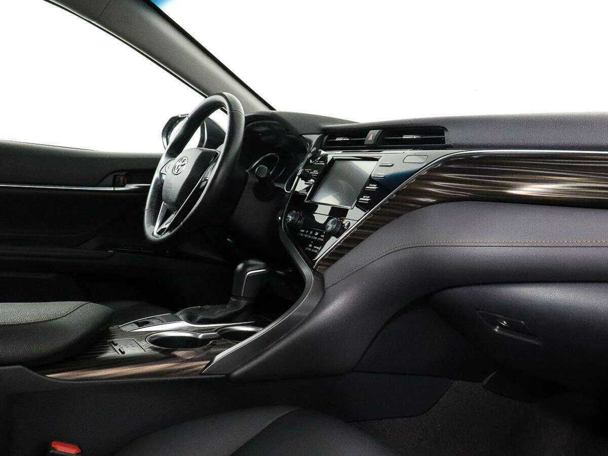 Toyota Camry с пробегом — 2020 год. Фото: #4