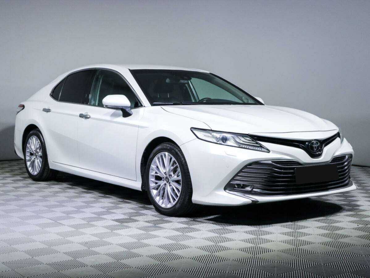 Toyota Camry с пробегом — 2018 год. Фото: #2