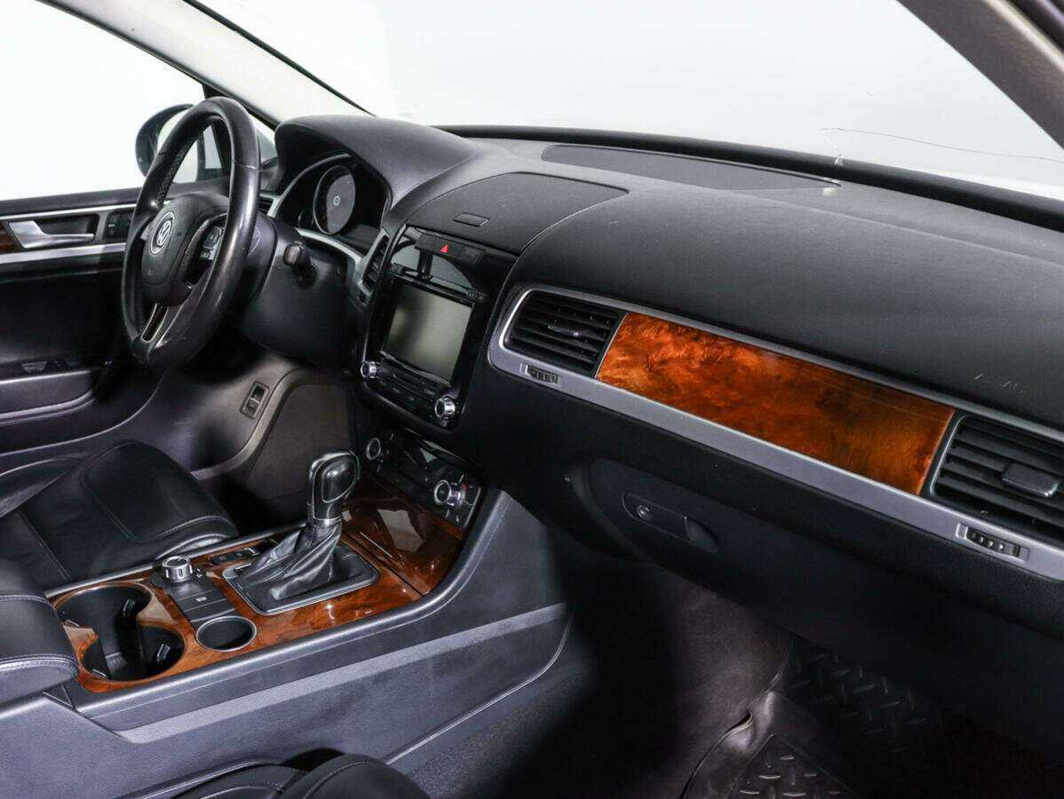 Volkswagen Touareg с пробегом — 2012 год. Фото: #3