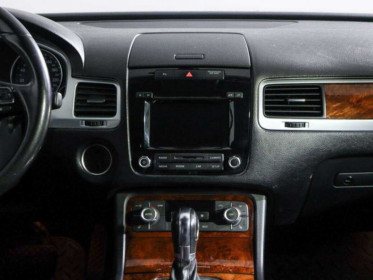 Volkswagen Touareg с пробегом — 2012 год. Фото: #7