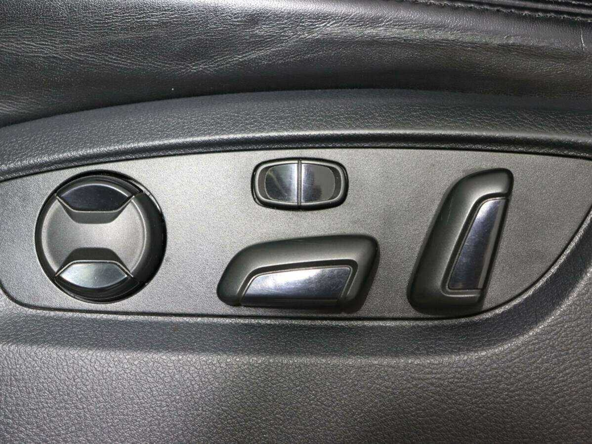 Volkswagen Touareg с пробегом — 2012 год. Фото: #11