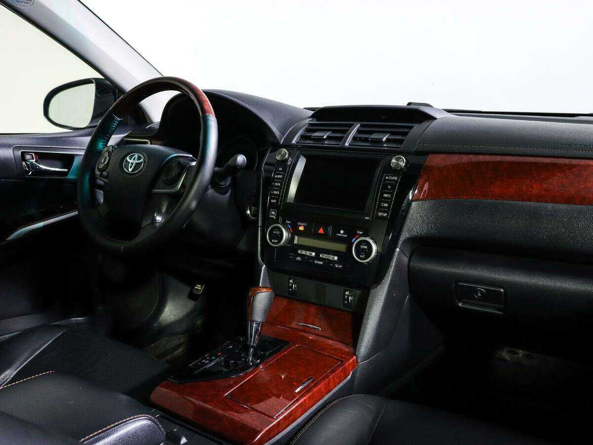 Toyota Camry с пробегом — 2012 год. Фото: #6