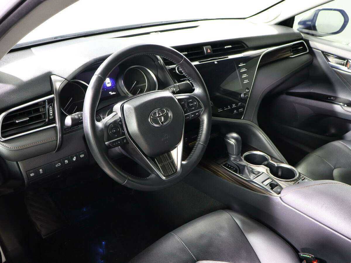Toyota Camry с пробегом — 2018 год. Фото: #11