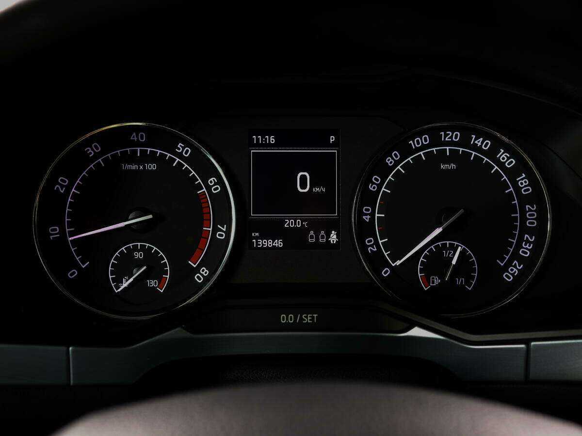 Skoda Superb с пробегом — 2015 год. Фото: #9