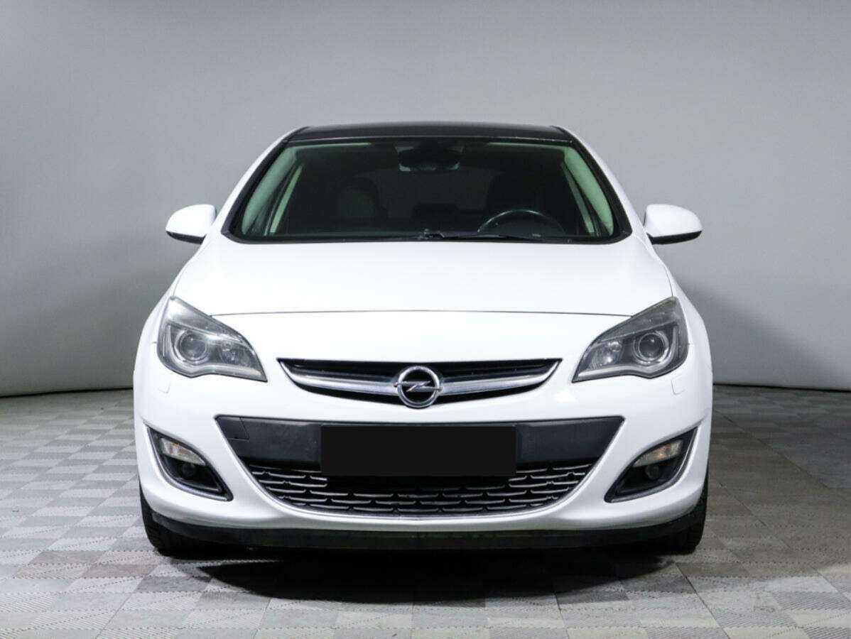 Opel Astra с пробегом — 2012 год. Фото: #1