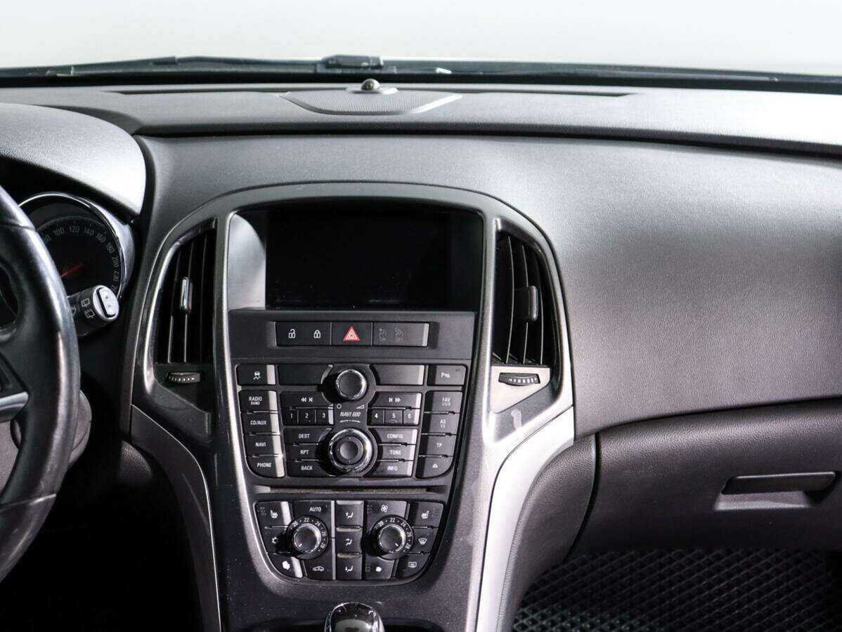 Opel Astra с пробегом — 2012 год. Фото: #9