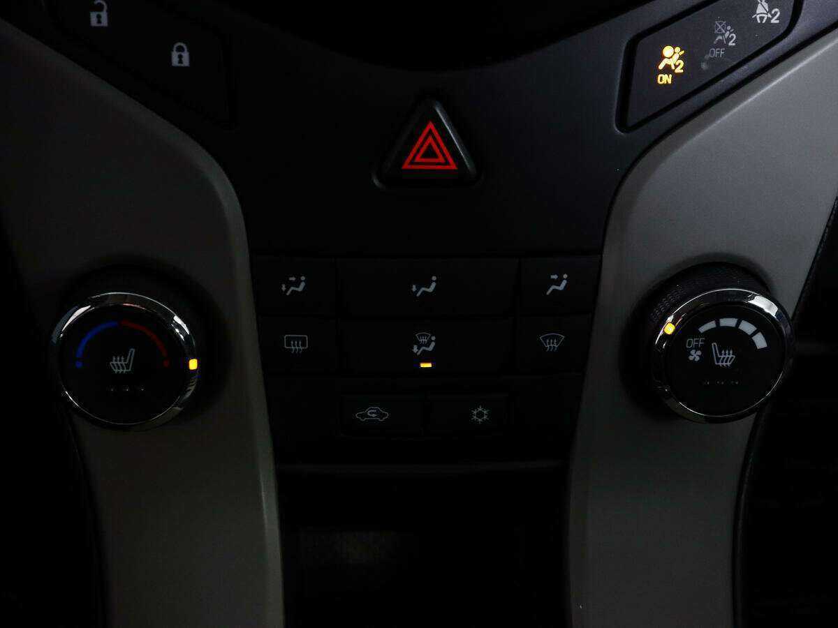 Chevrolet Cruze с пробегом — 2012 год. Фото: #16