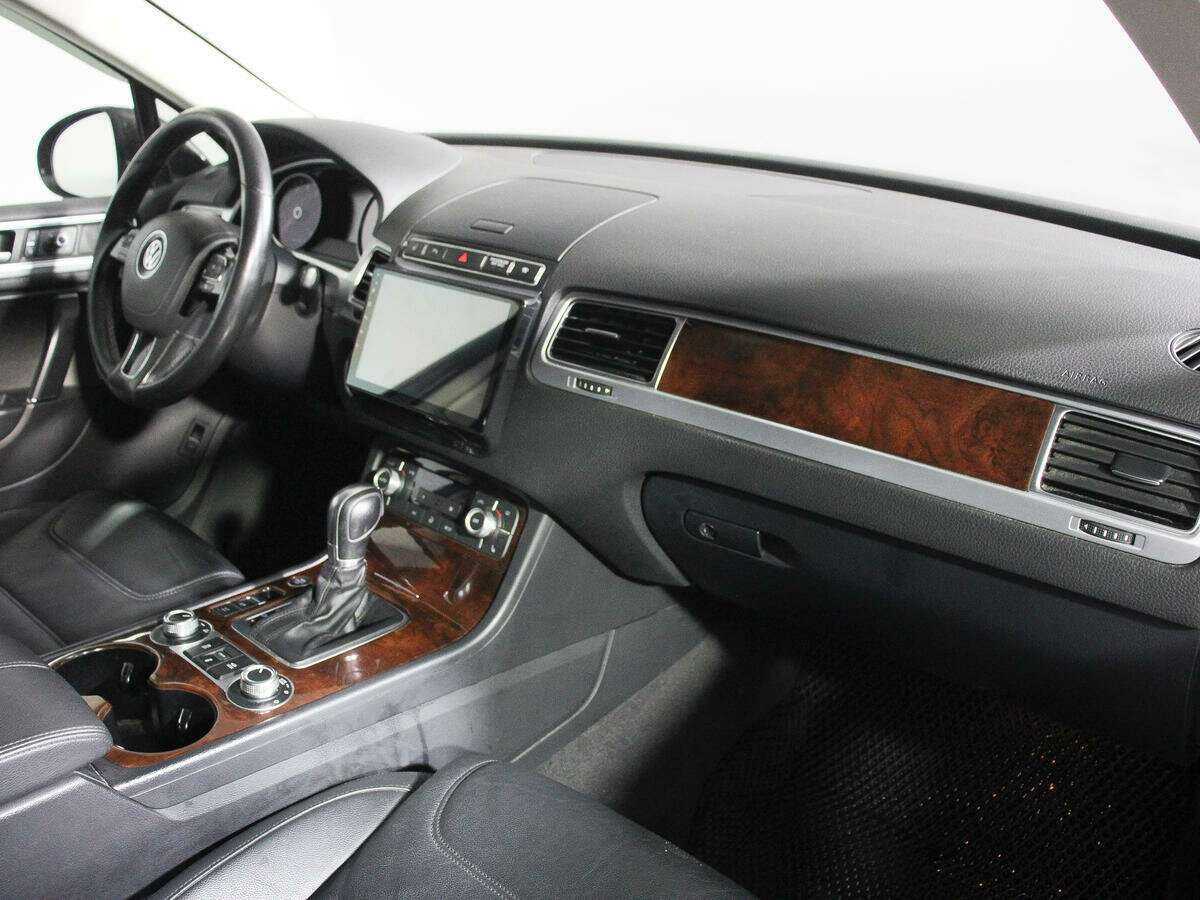 Volkswagen Touareg с пробегом — 2015 год. Фото: #5