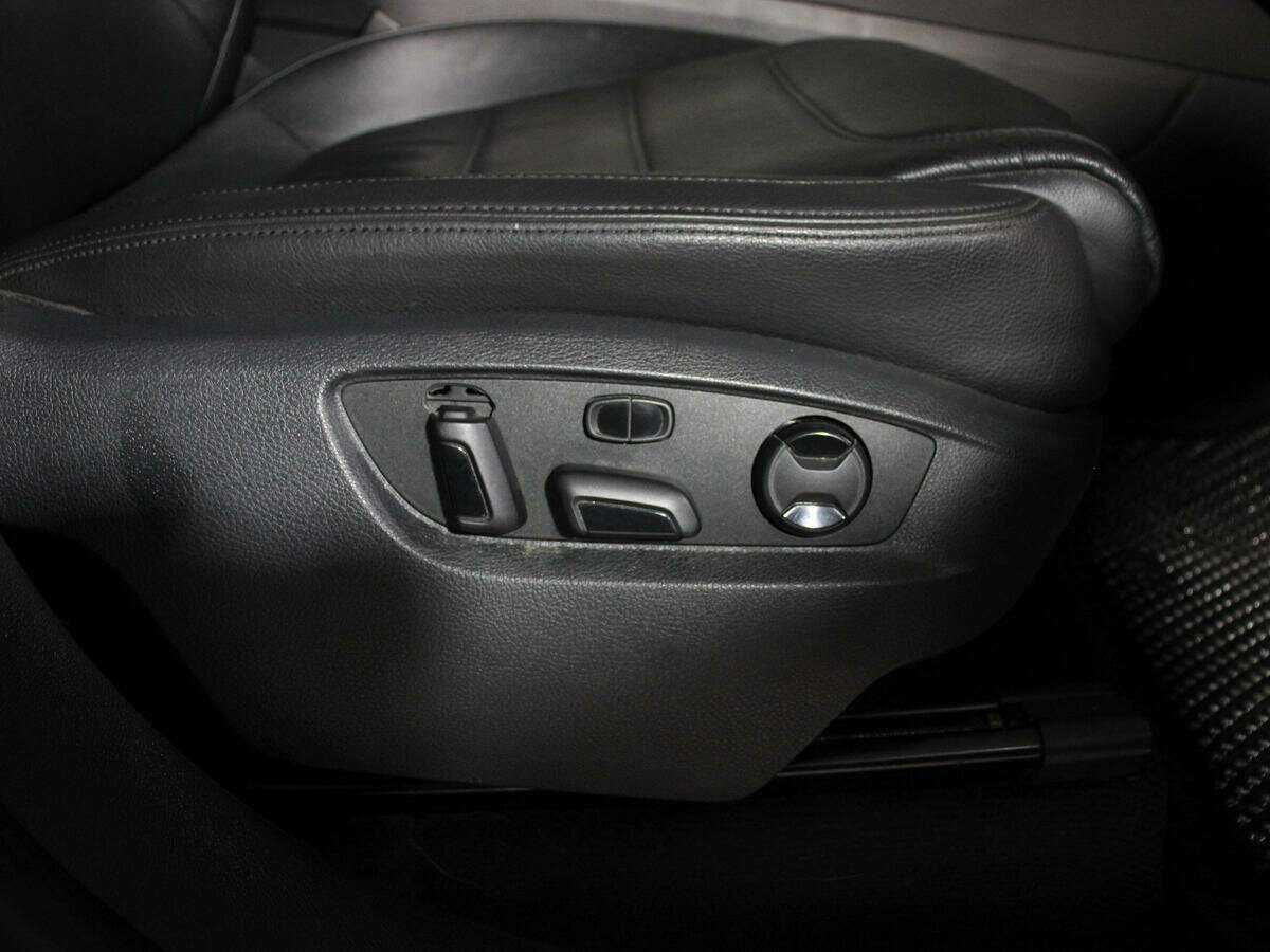 Volkswagen Touareg с пробегом — 2015 год. Фото: #13