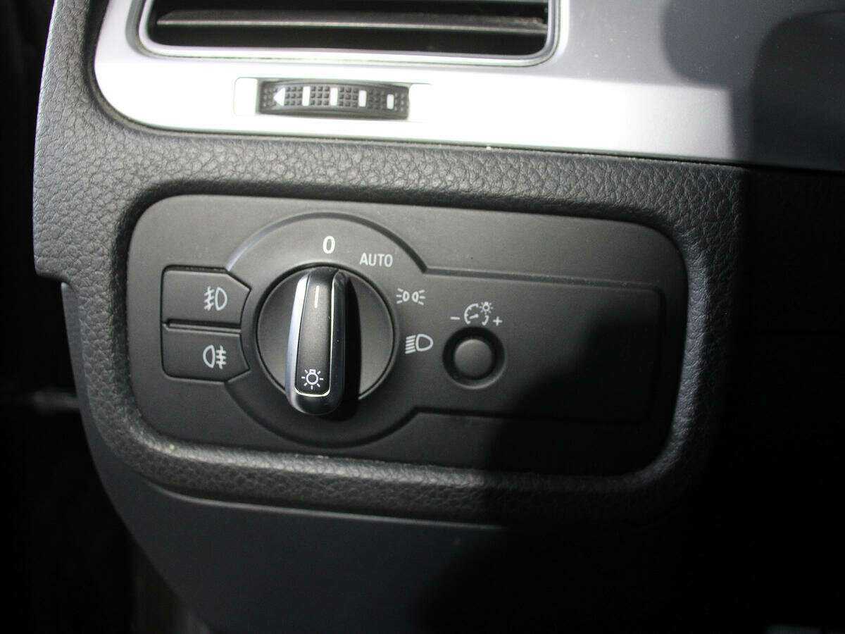 Volkswagen Touareg с пробегом — 2015 год. Фото: #18