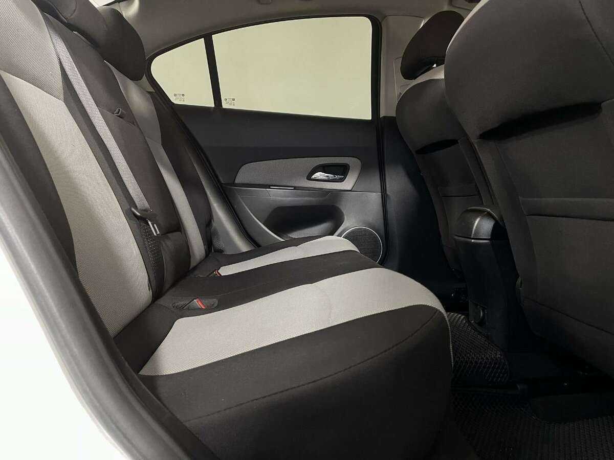 Chevrolet Cruze с пробегом — 2012 год. Фото: #13