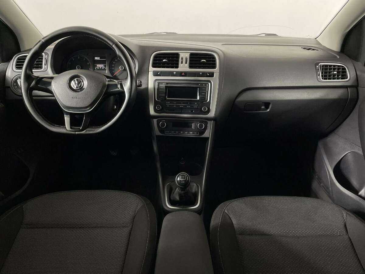 Volkswagen Polo с пробегом — 2015 год. Фото: #5