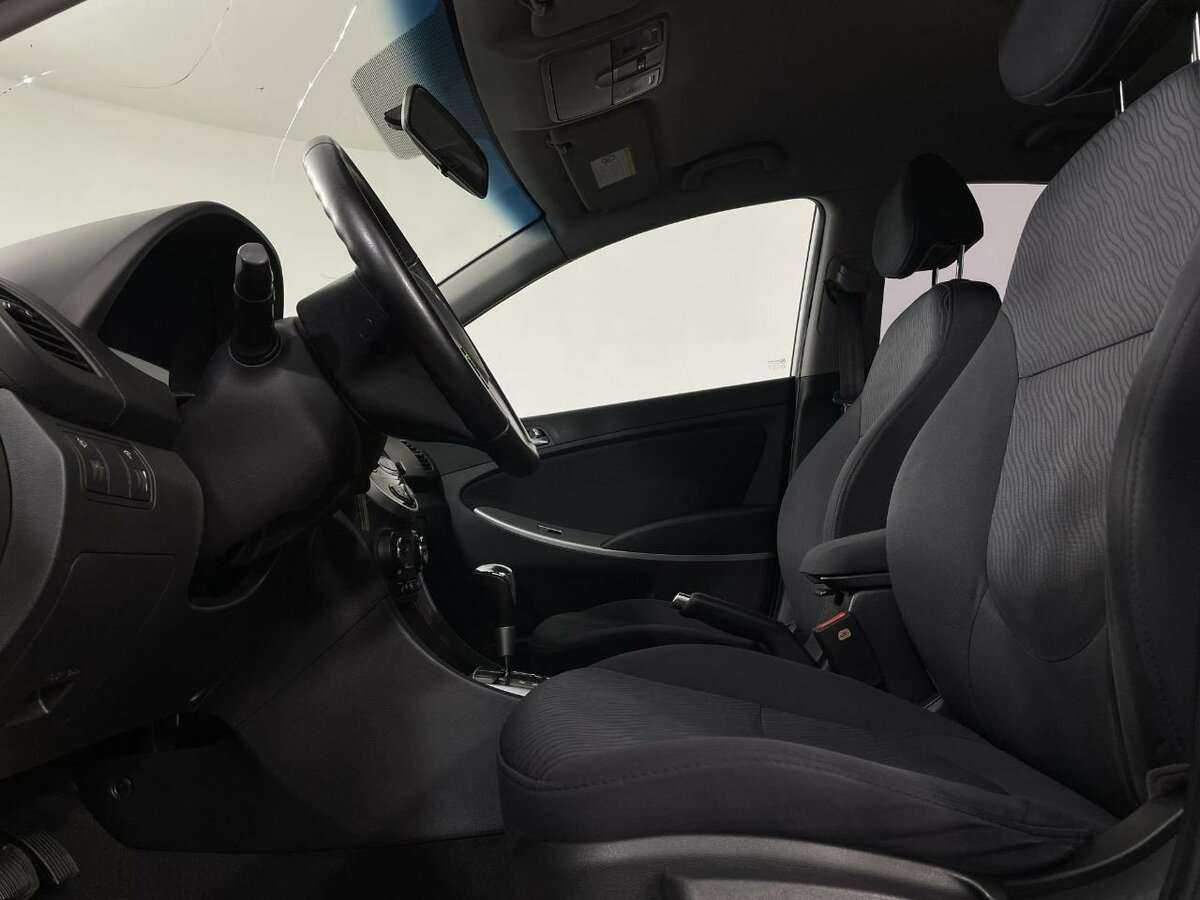 Hyundai Solaris с пробегом — 2012 год. Фото: #9