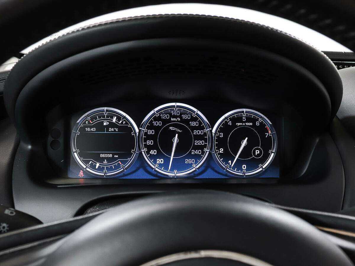 Jaguar XJ с пробегом — 2013 год. Фото: #10