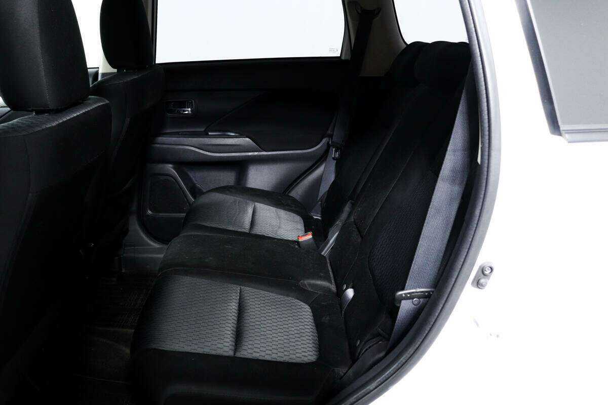 Mitsubishi Outlander с пробегом — 2013 год. Фото: #11