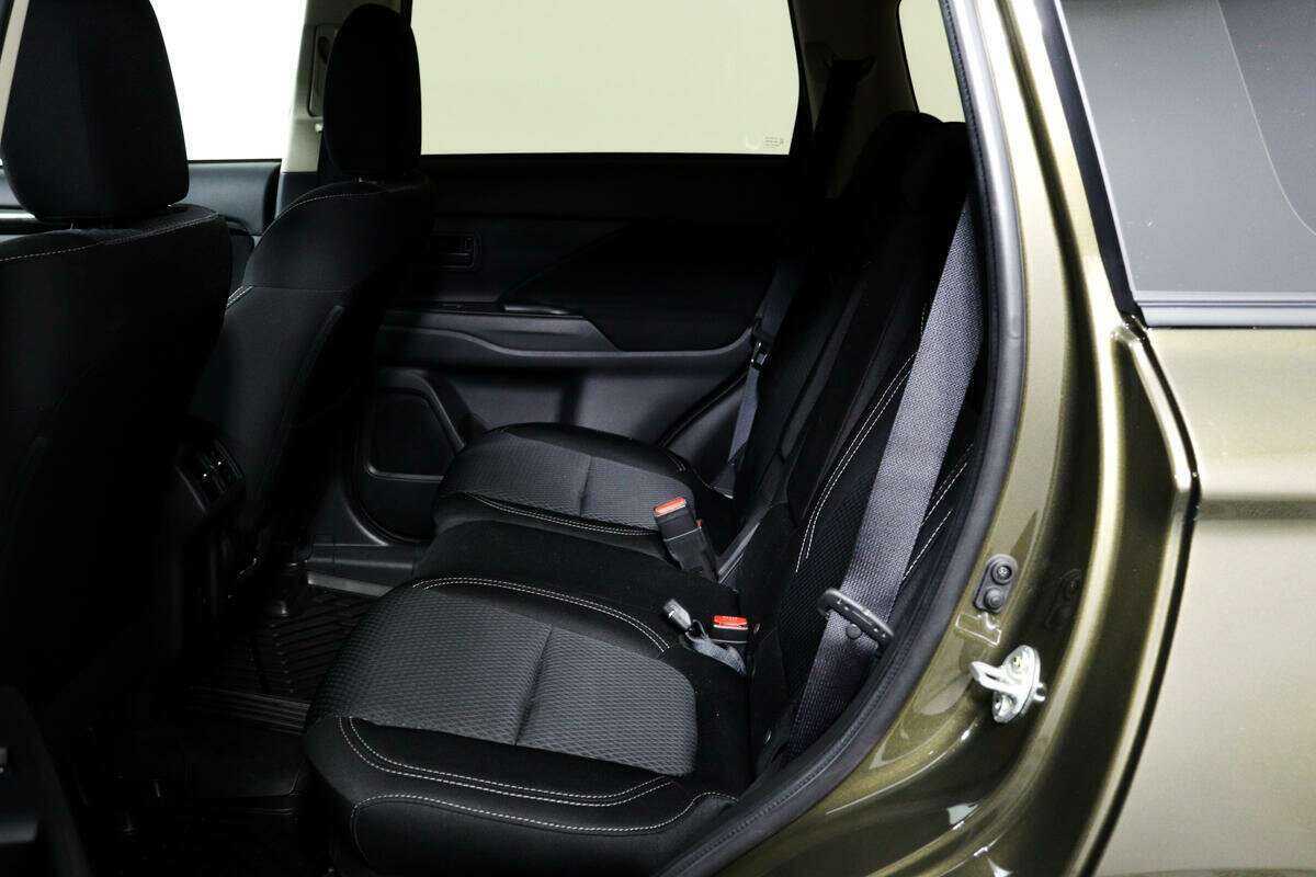 Mitsubishi Outlander с пробегом — 2020 год. Фото: #11