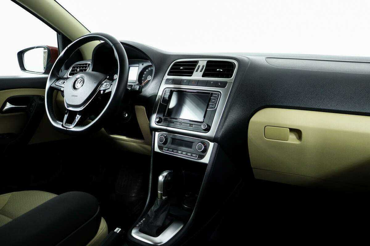 Volkswagen Polo с пробегом — 2018 год. Фото: #8