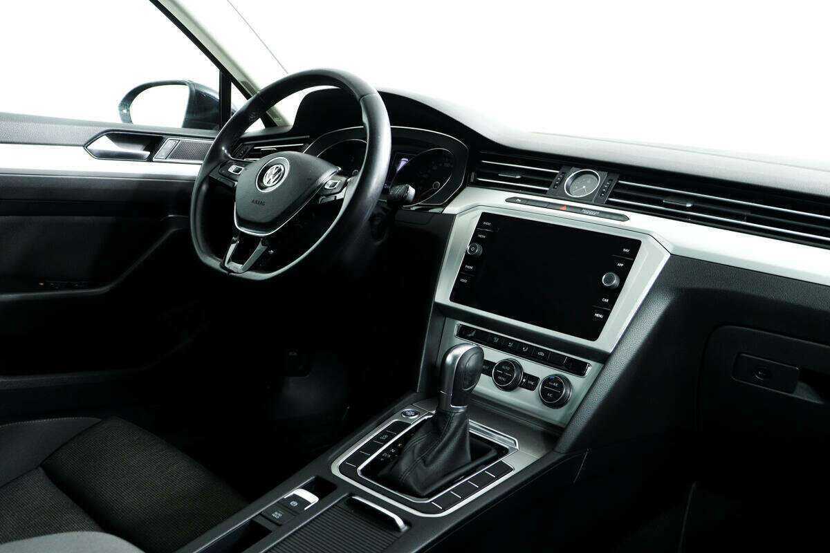 Volkswagen Passat с пробегом — 2019 год. Фото: #8