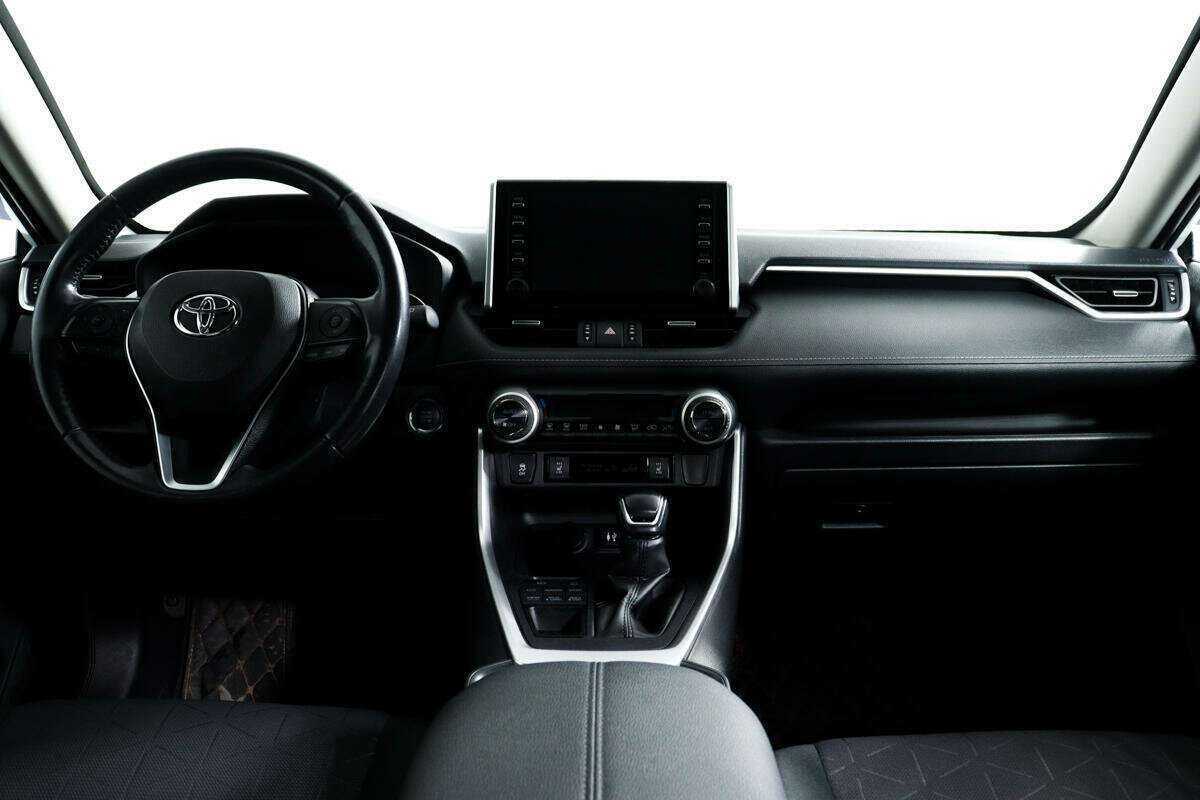 Toyota RAV4 с пробегом — 2020 год. Фото: #10