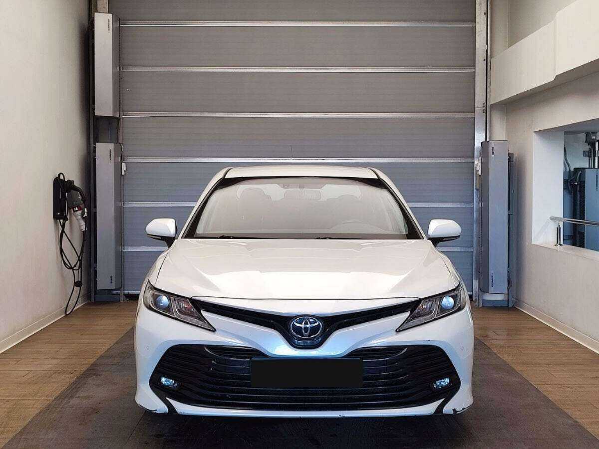 Toyota Camry с пробегом — 2018 год. Фото: #1