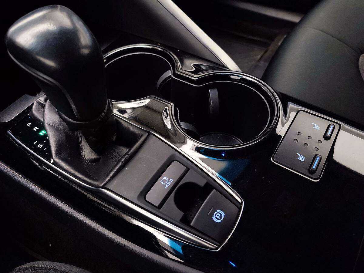 Toyota Camry с пробегом — 2018 год. Фото: #11