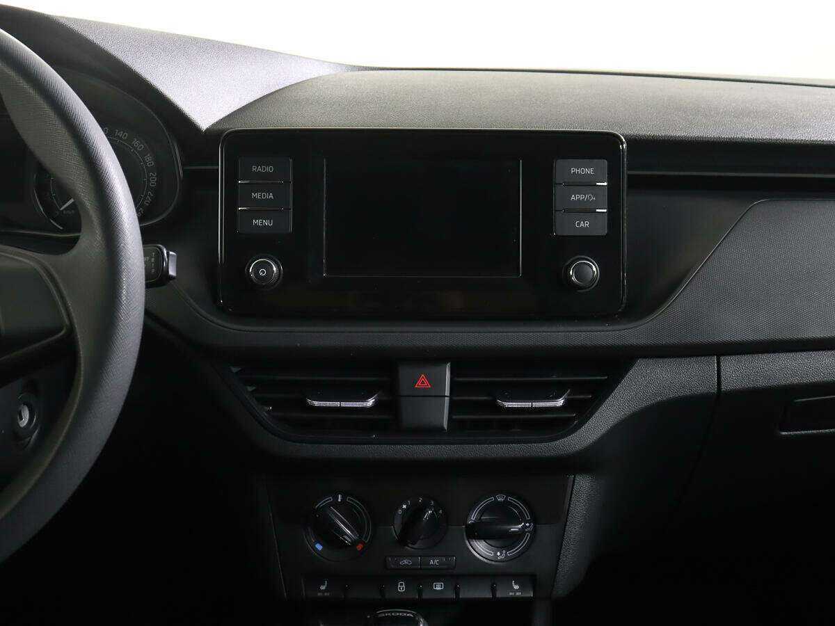 Skoda Rapid с пробегом — 2021 год. Фото: #11