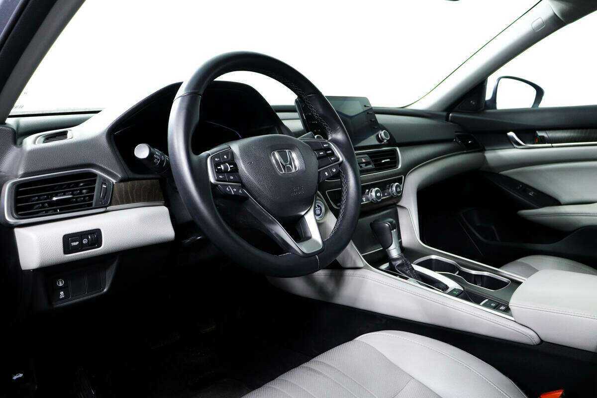 Honda Accord с пробегом — 2018 год. Фото: #12